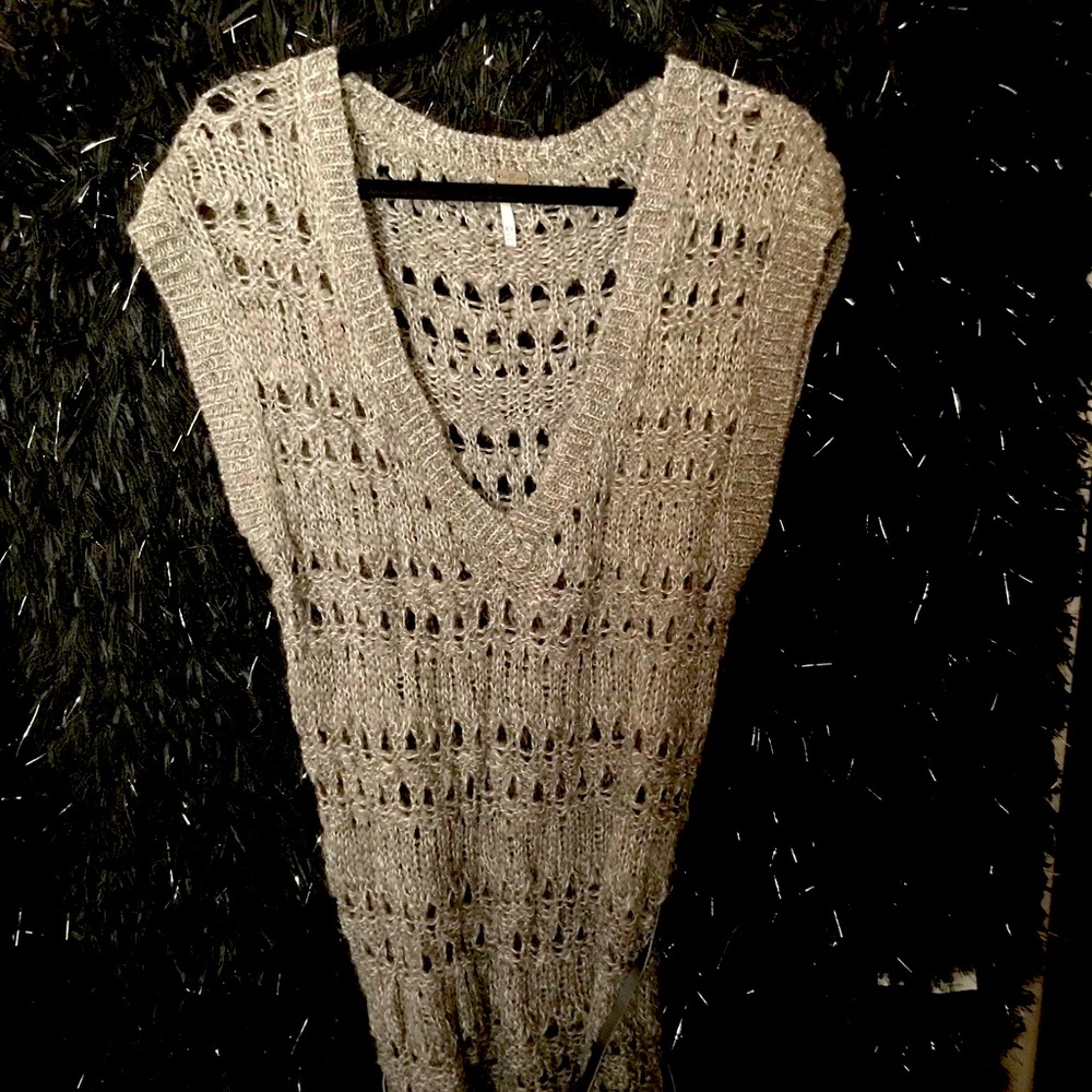 Grayish vest top